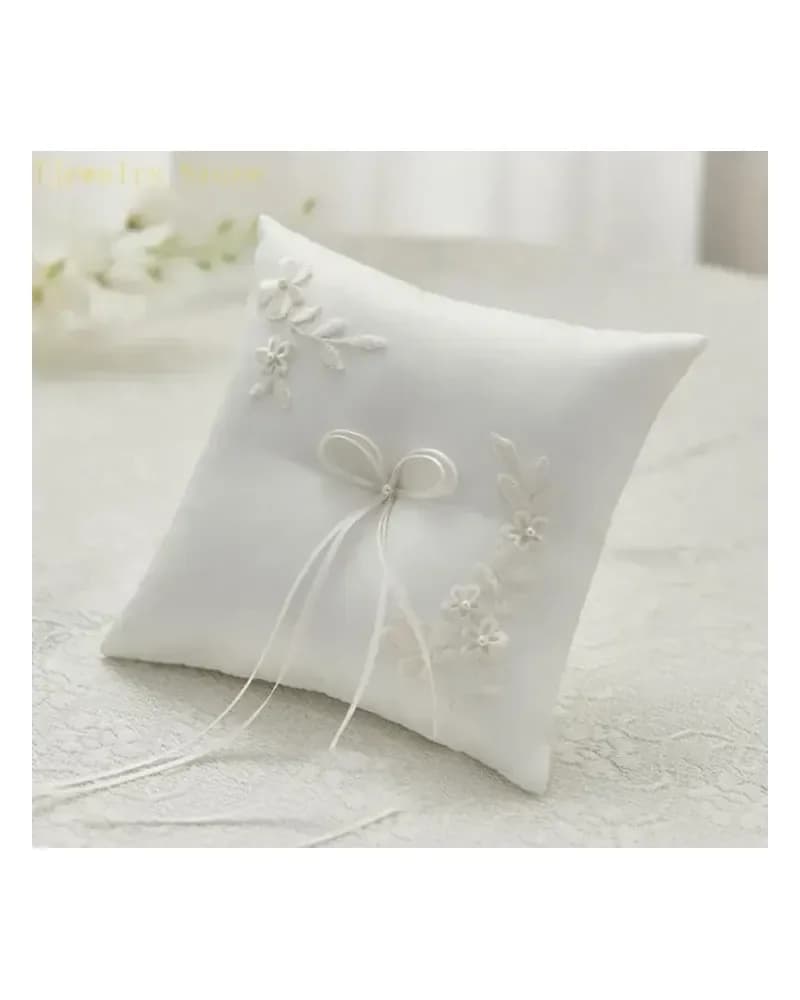 Coussin porte-alliances et son coffret — 2 pièces